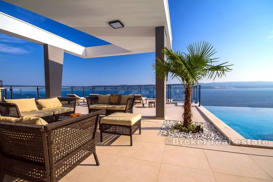 Omiš - Moderná vila s bazénom a výhľadom na more