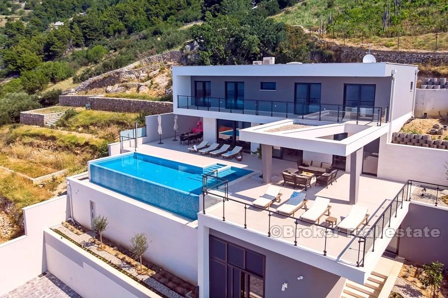 Omiš - Moderná vila s bazénom a výhľadom na more