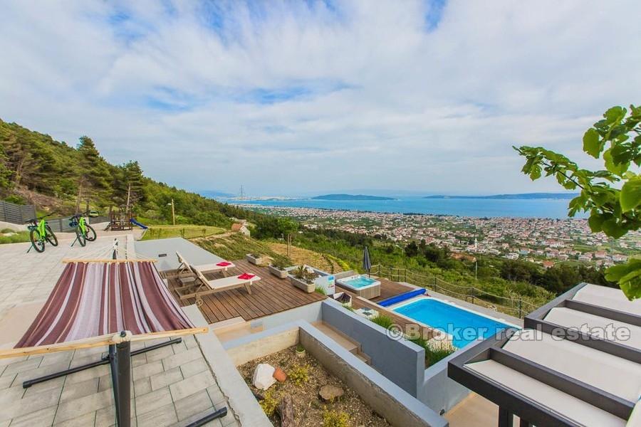 Kastela - Modern nybyggd villa med pool