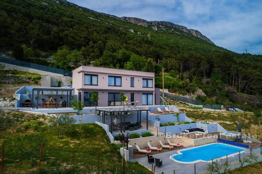 Kastela - Moderní nově postavená vila s bazénem