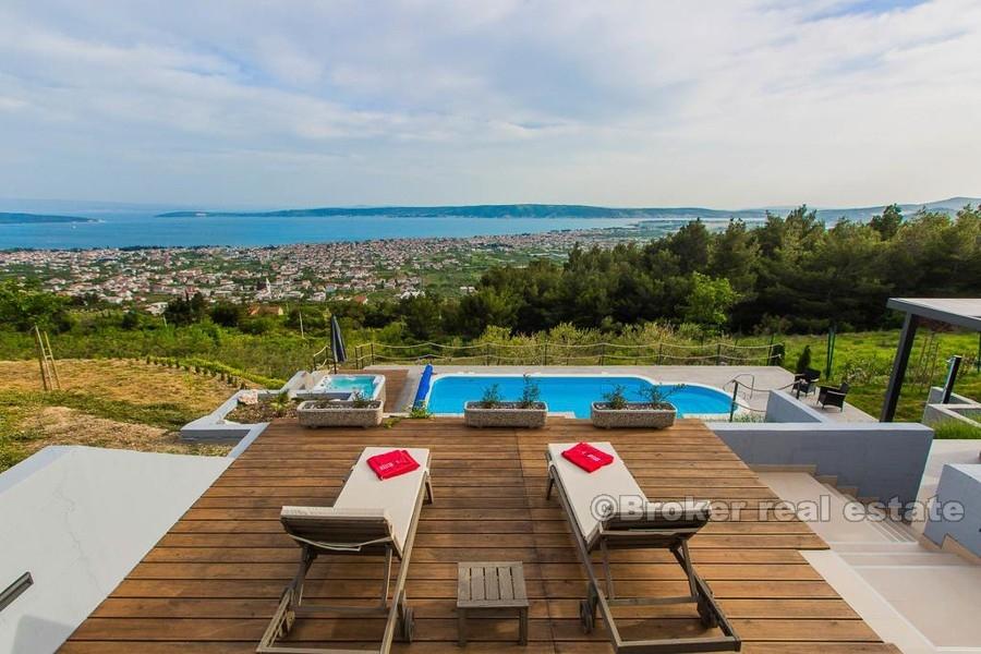 Kastela - Moderní nově postavená vila s bazénem