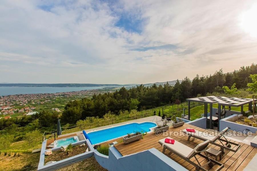 Kastela - Moderní nově postavená vila s bazénem