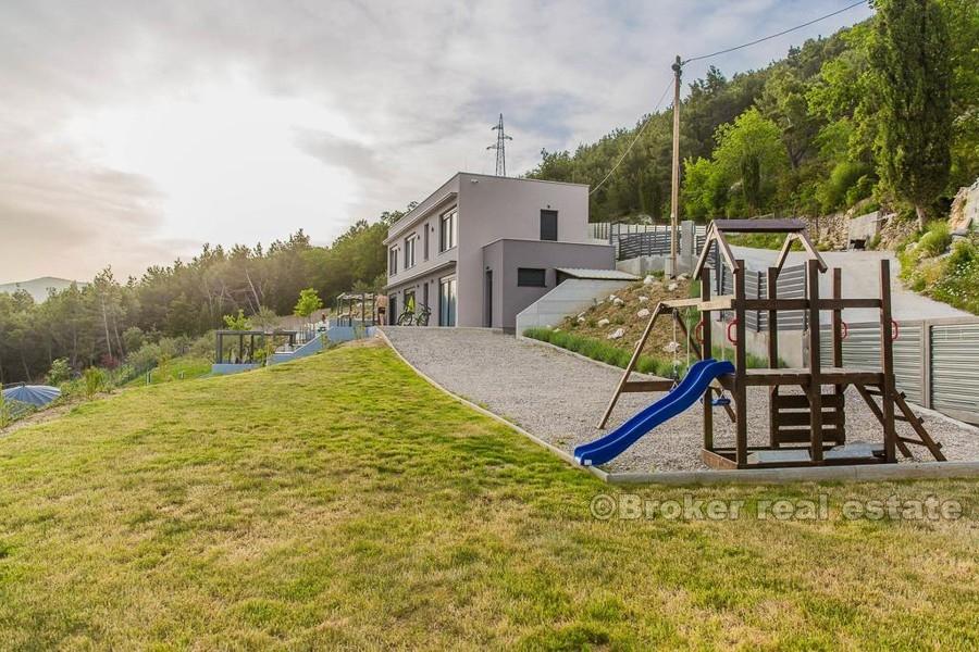 Kastela - Moderní nově postavená vila s bazénem