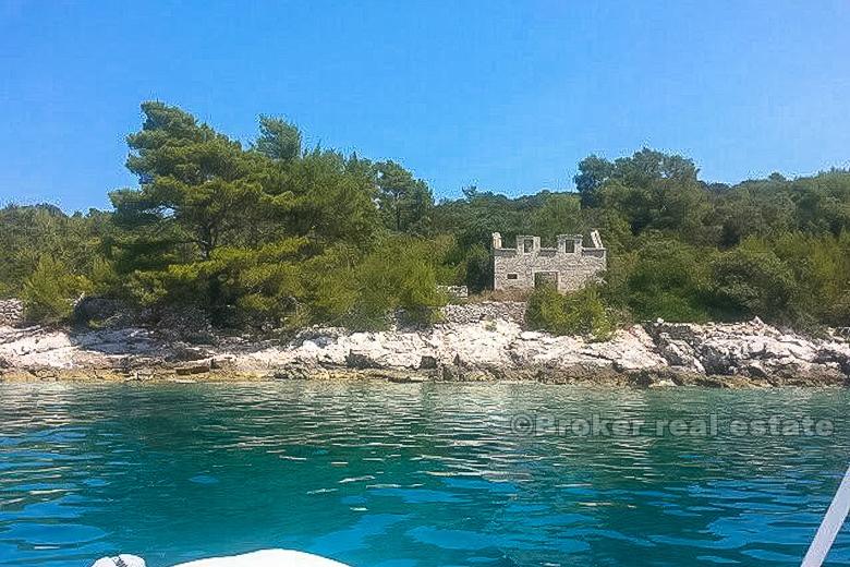 ön Hvar - Sten ruin vid havet