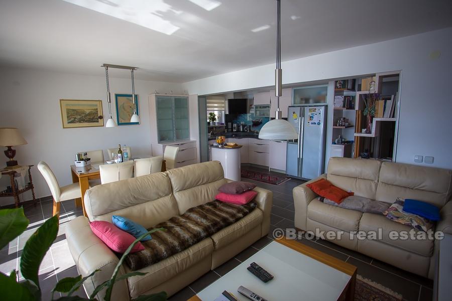 Primosten - Kamienny dom, pierwszym rzędzie do morza