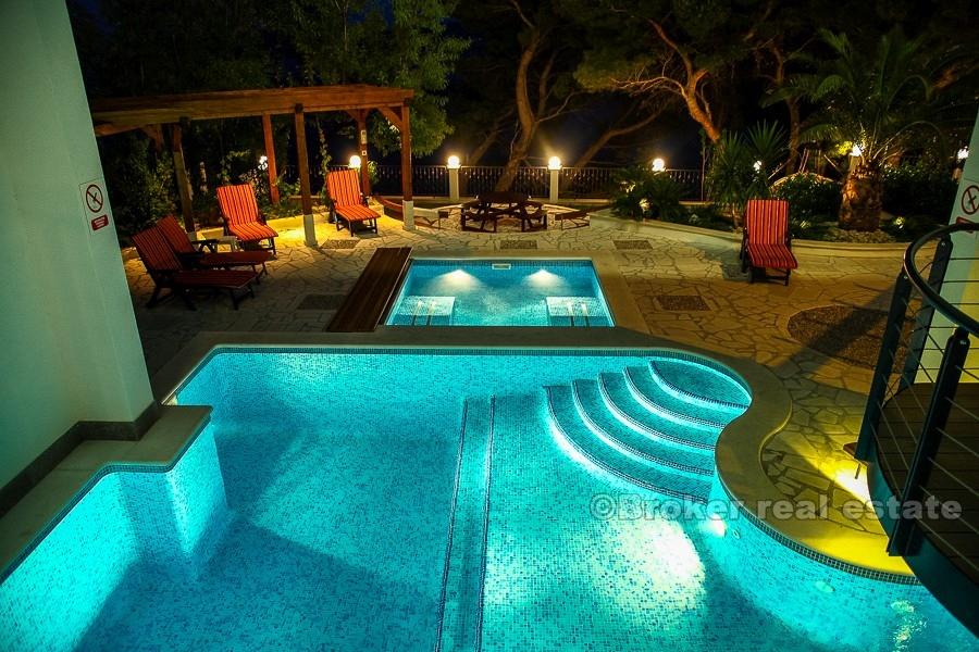 Омиш - Вилла с бассейном