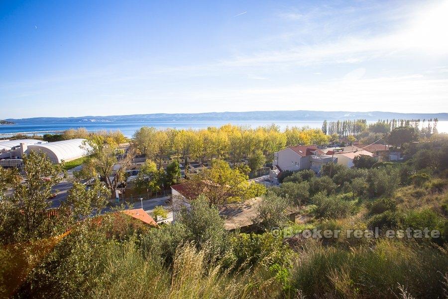 Omiš, stavebná pôda s výhľadom na more