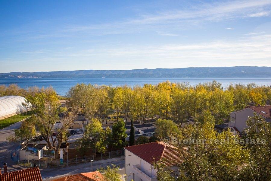 Omis, erbaut Land mit Meerblick