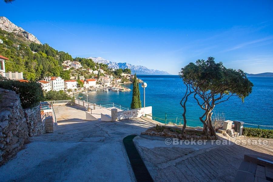 Omiš - dvojdomek u moře