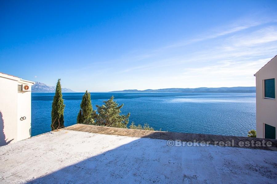 Omiš - dvojdomek u moře