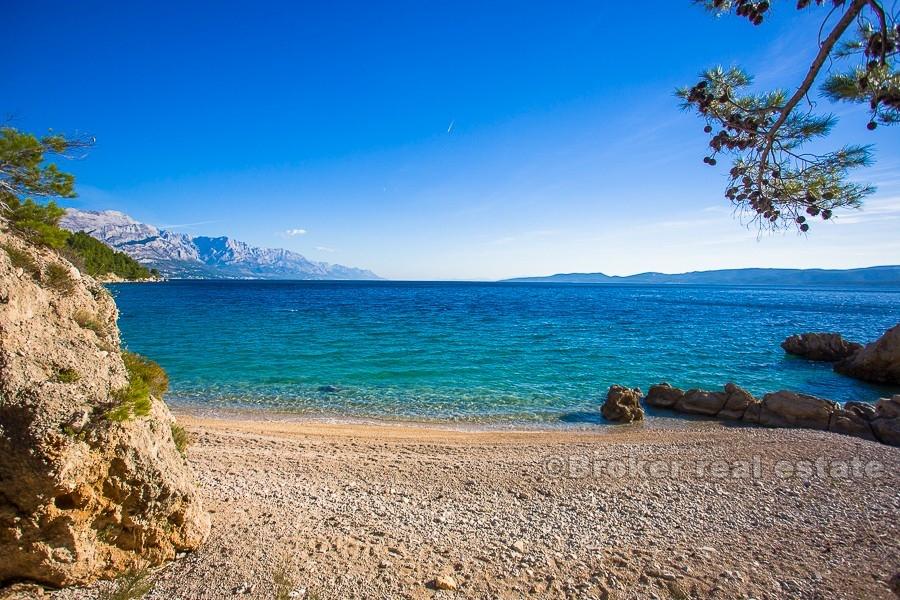 Omiš, atraktivní pozemek, v první řadě do moře