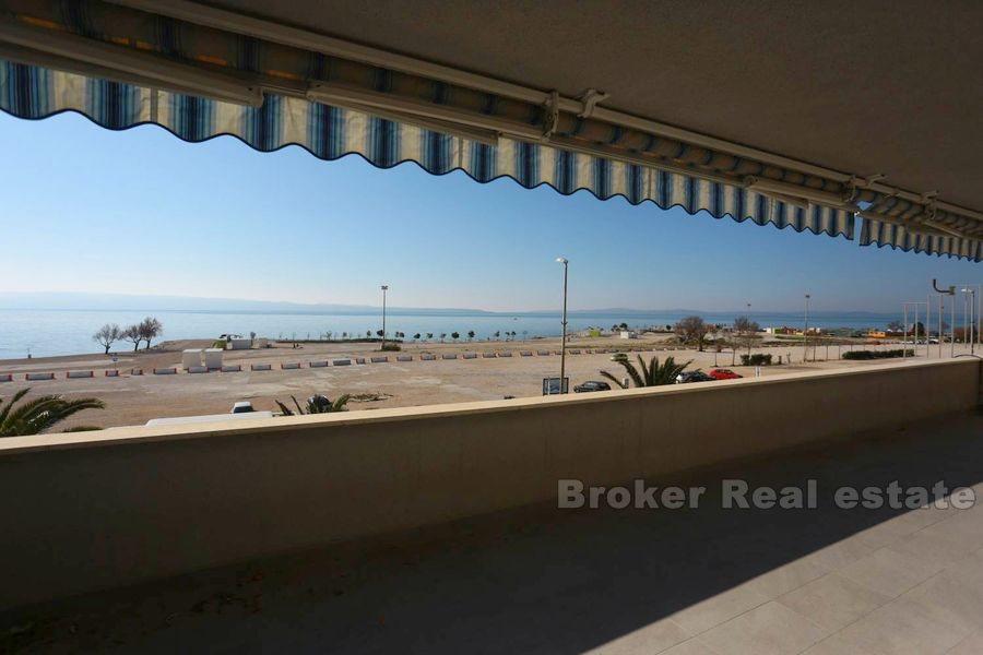 Split, Znjan, appartement deux chambres en bord de mer