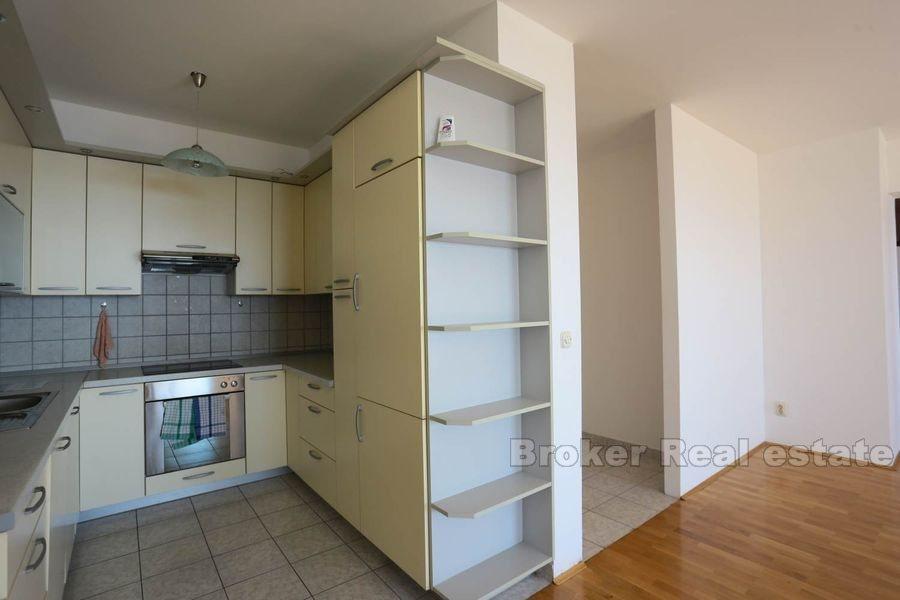 Split, Znjan, appartement deux chambres en bord de mer