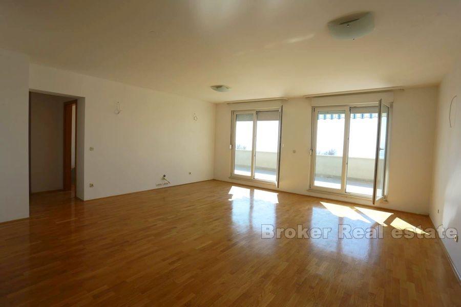 Split, Znjan, appartement deux chambres en bord de mer