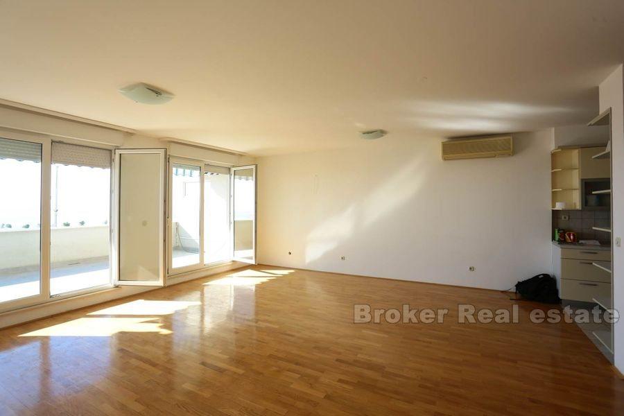 Split, Znjan, appartement deux chambres en bord de mer