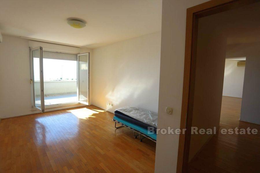 Split, Znjan, appartement deux chambres en bord de mer