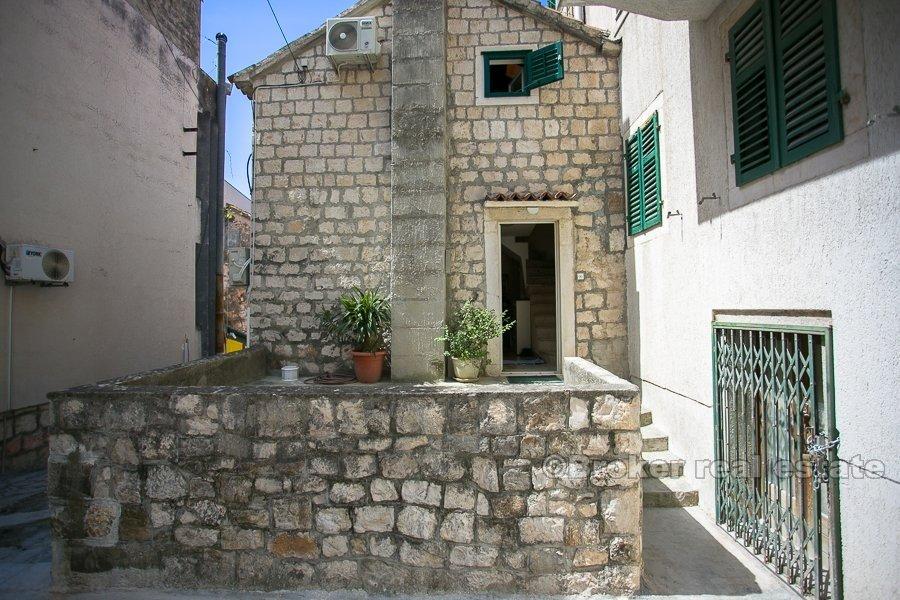 Makarska, appartamento duplex in una casa di pietra