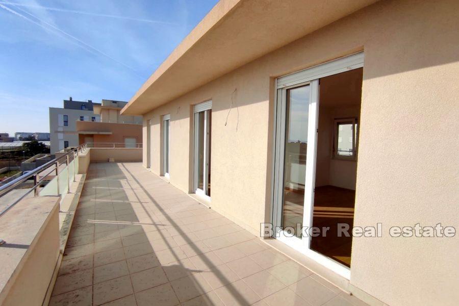 Сплит, Жнян, недавно построенный двухэтажный пентхаус