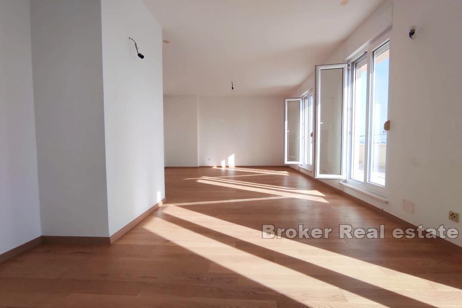 Сплит, Жнян, недавно построенный двухэтажный пентхаус