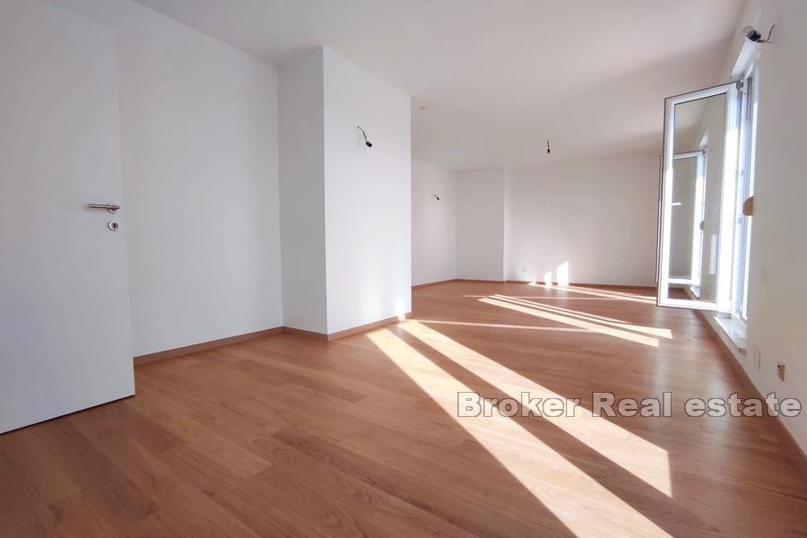 Сплит, Жнян, недавно построенный двухэтажный пентхаус