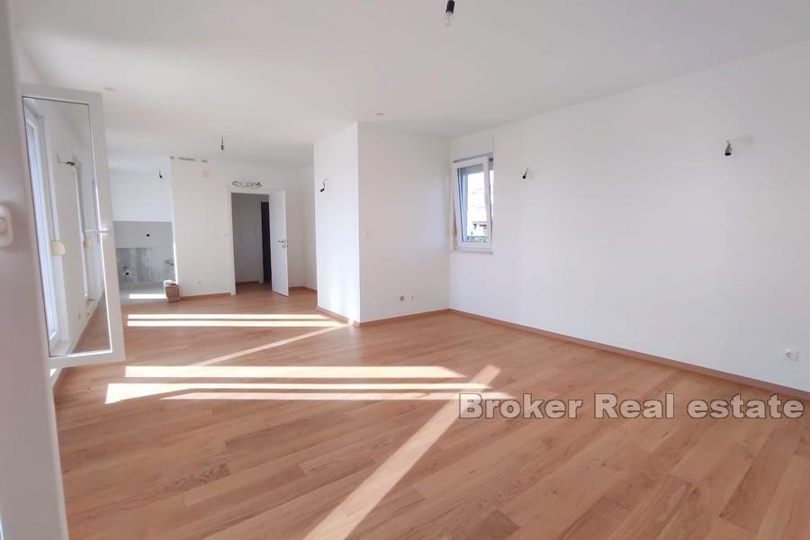 Сплит, Жнян, недавно построенный двухэтажный пентхаус