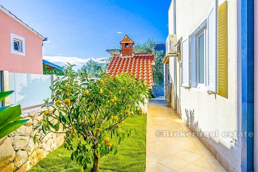 Rogoznica, villa med svømmebasseng, 40 meter fra sjøen