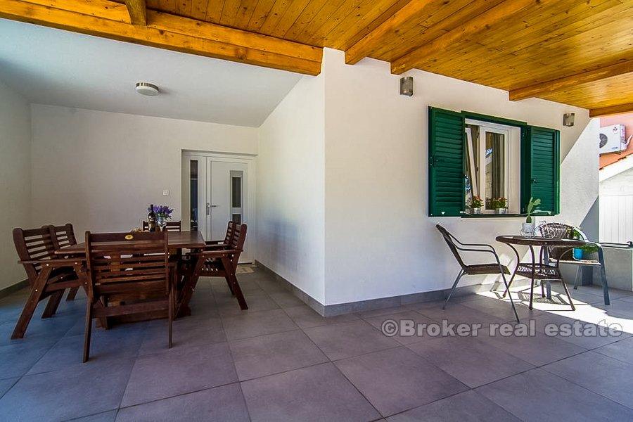 Rogoznica, villa med svømmebasseng, 40 meter fra sjøen