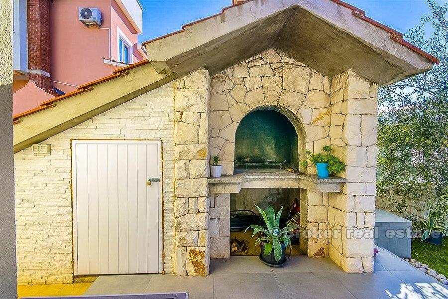 Rogoznica, villa med svømmebasseng, 40 meter fra sjøen