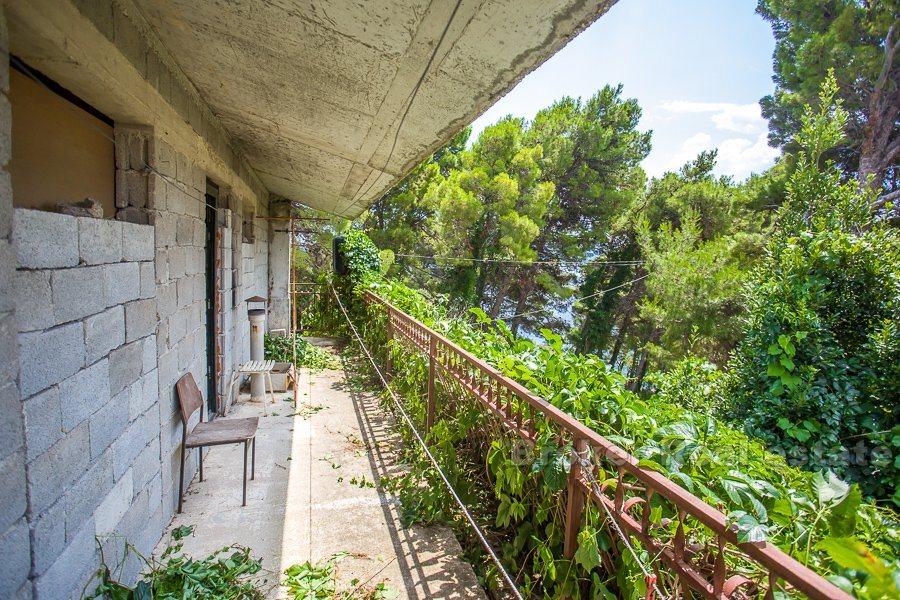 Omis, maison inachevée avec vue sur la mer