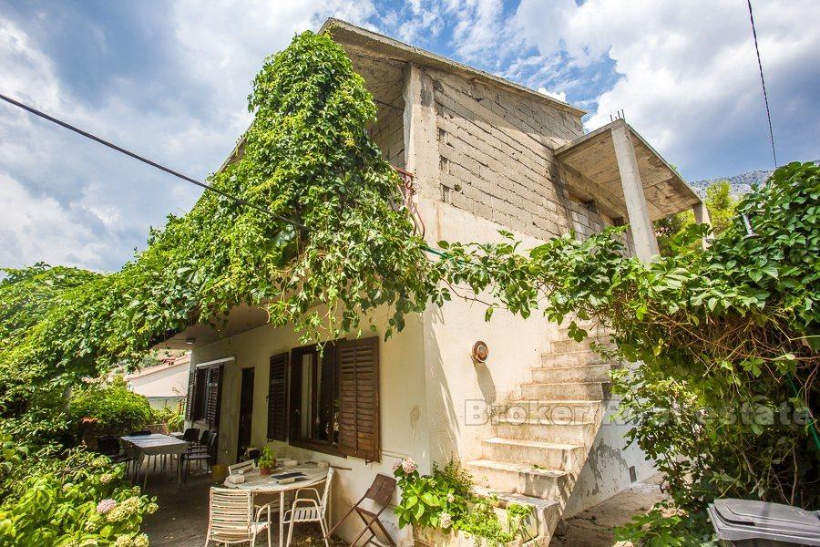 Omis, maison inachevée avec vue sur la mer