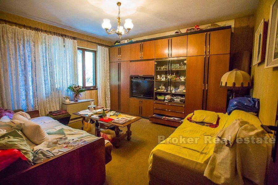 Omis, maison inachevée avec vue sur la mer