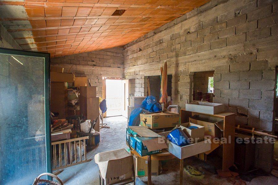 Omis, maison inachevée avec vue sur la mer