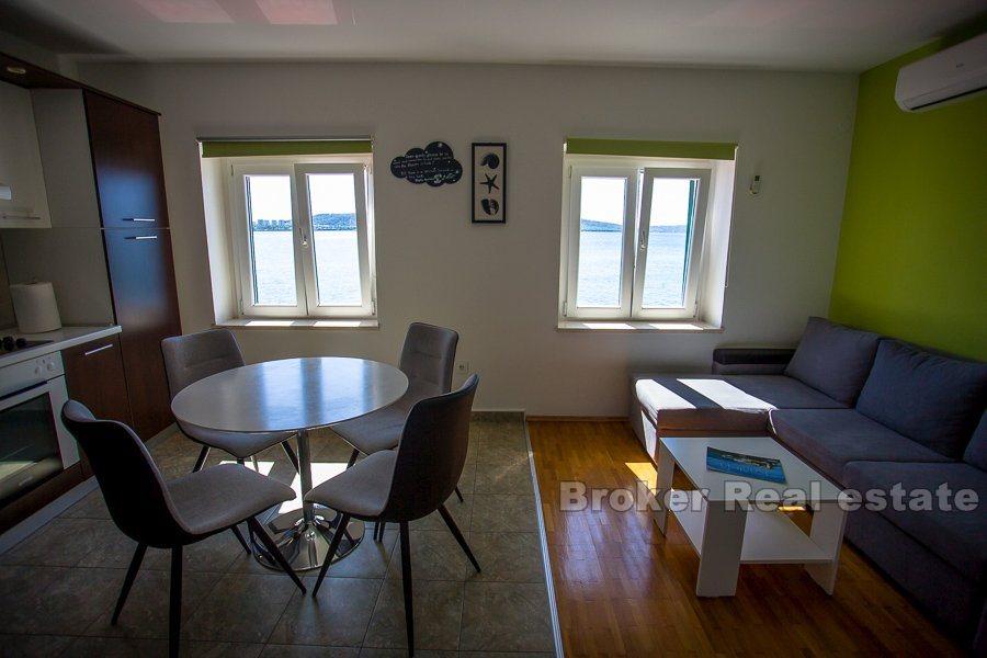 Kastela, steinhus ved sjøen