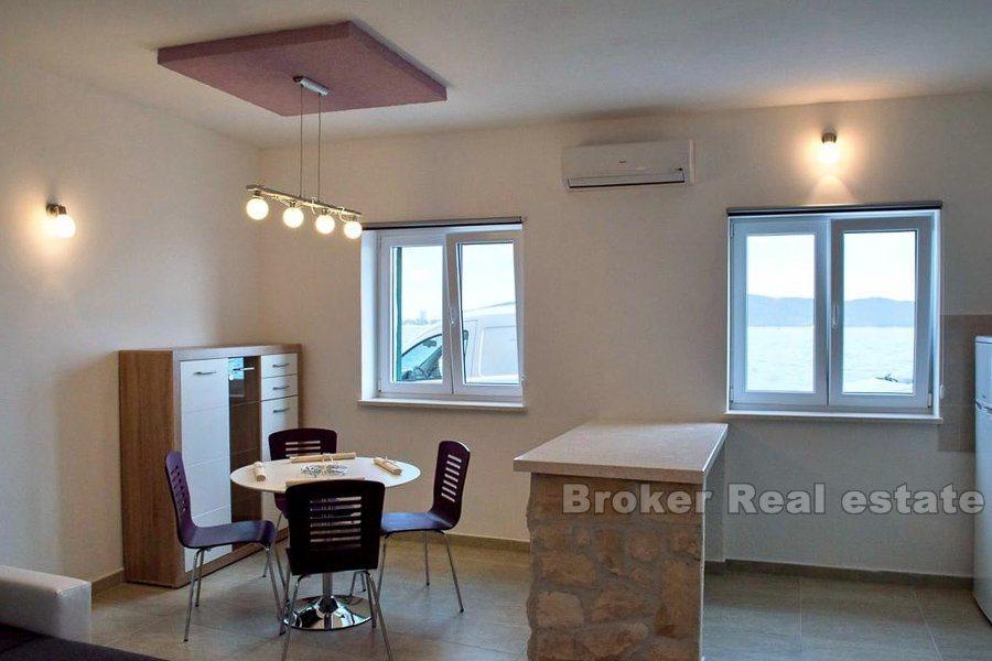 Kastela, steinhus ved sjøen