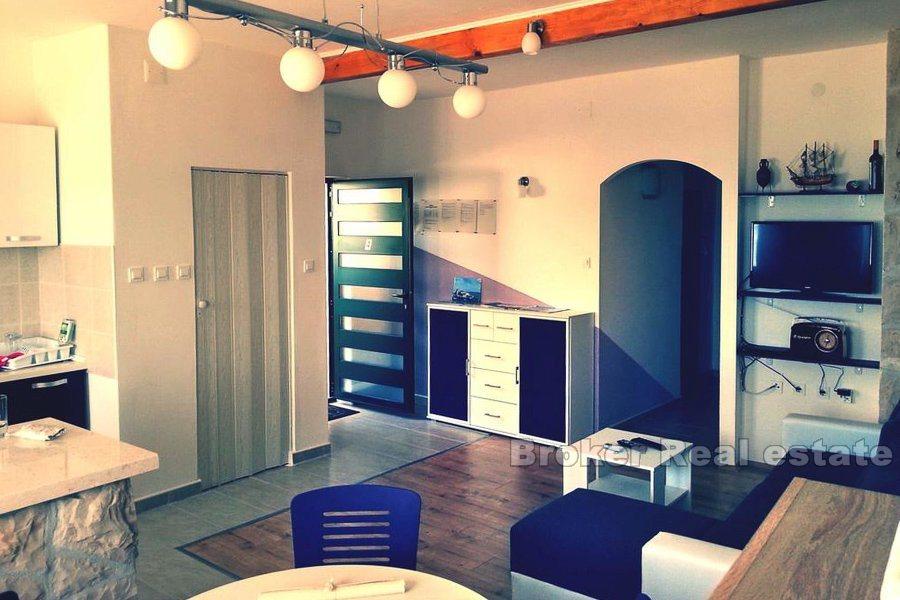 Kastela, steinhus ved sjøen