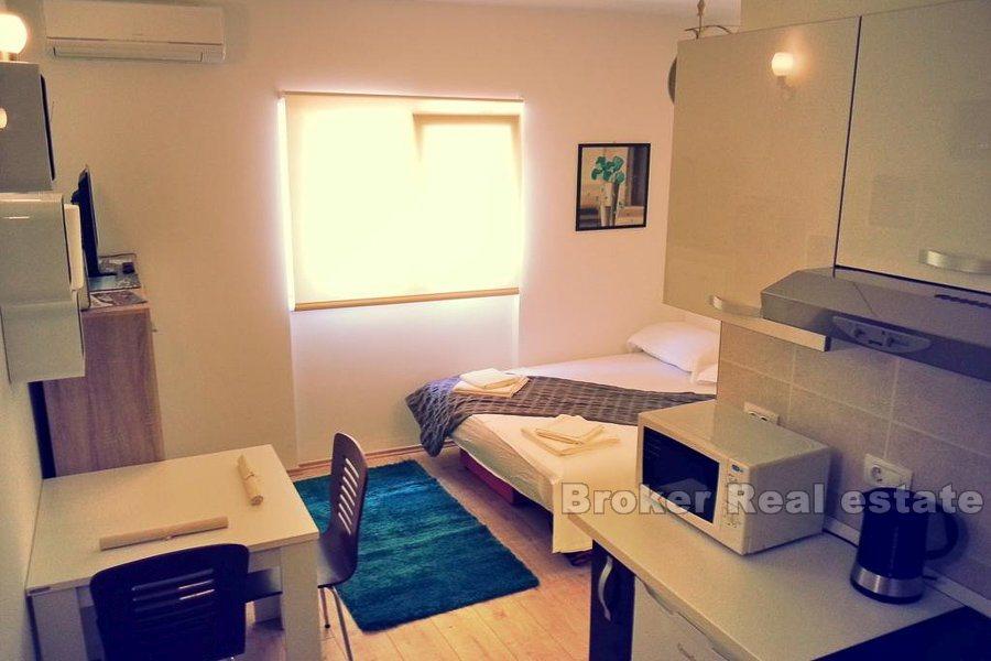 Kastela, steinhus ved sjøen