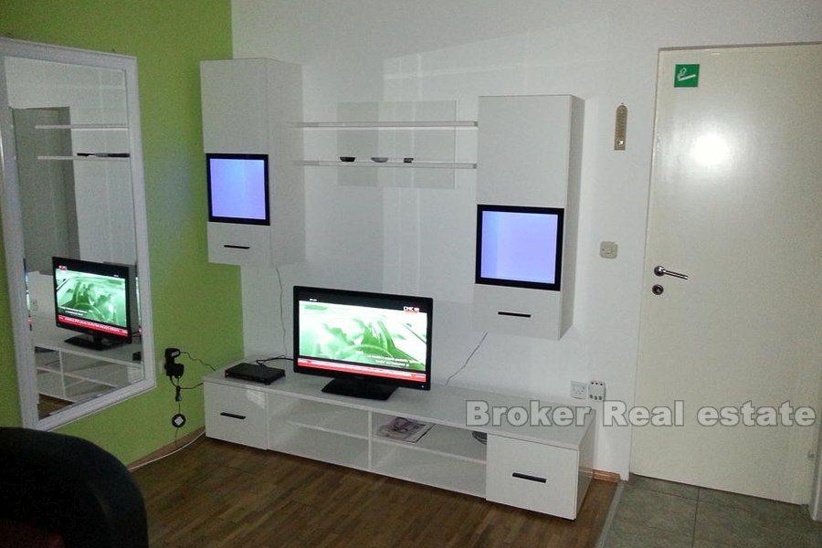 Kastela, steinhus ved sjøen