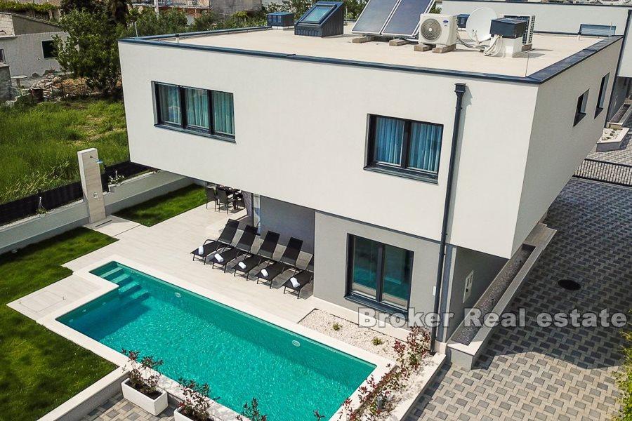 Кастела - Комплекс из двух вилл с бассейнами