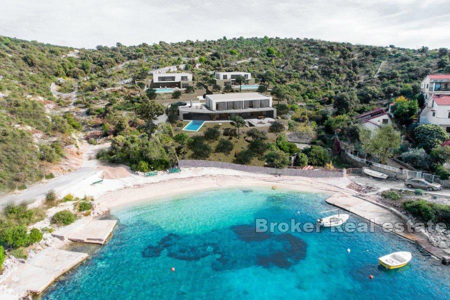 Rogoznica, terre attrayante première rangée de la mer