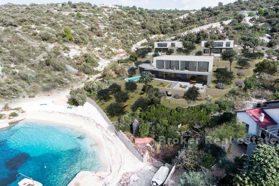 Rogoznica, terre attrayante première rangée de la mer