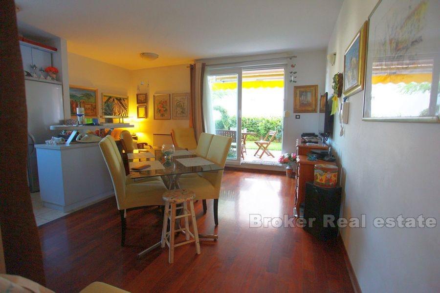 Split, Brda, appartement de deux chambres avec jardin et garage