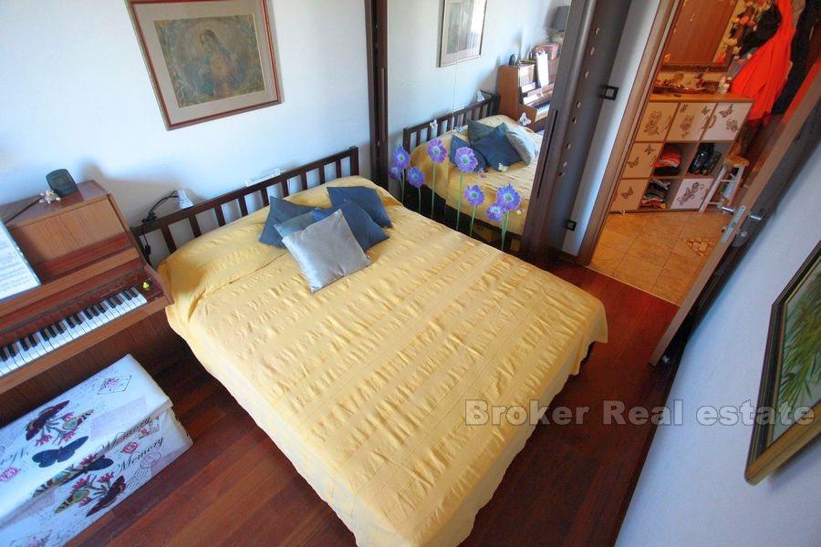 Split, Brda, appartement de deux chambres avec jardin et garage