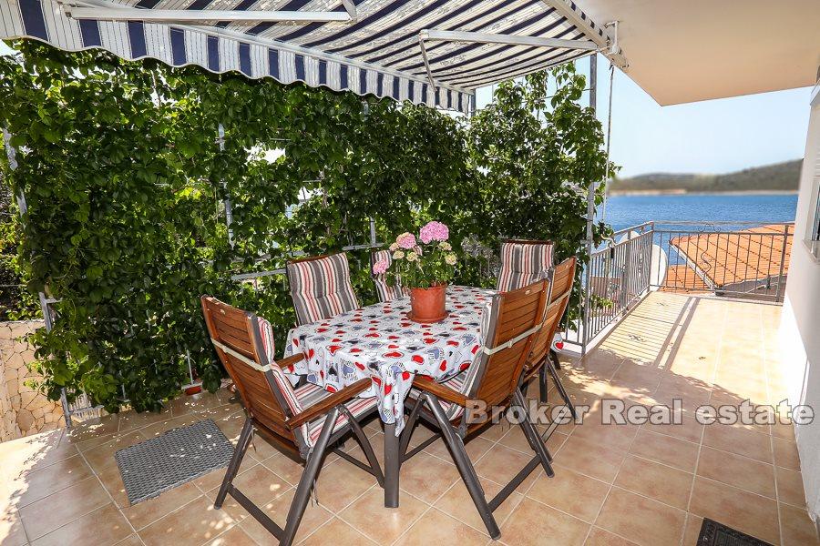 Rogoznica, rodinný dům s výhledem na moře