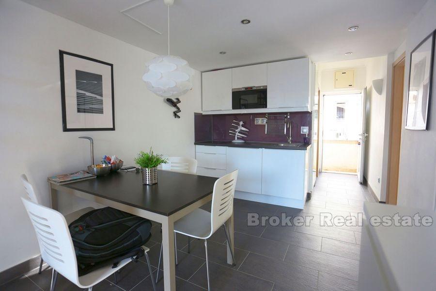 Split, Podstrana, odnowione mieszkanie z dwiema sypialniami