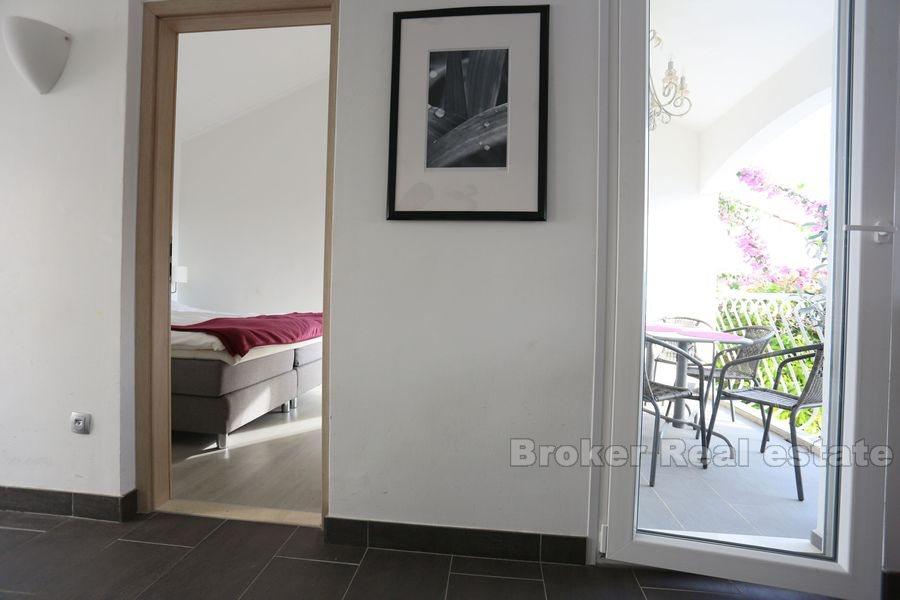 Split, Podstrana, odnowione mieszkanie z dwiema sypialniami