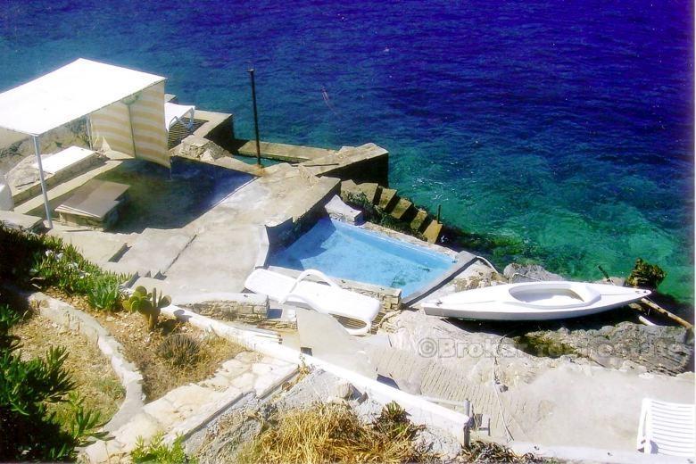 ostrov Korčula, dům u moře