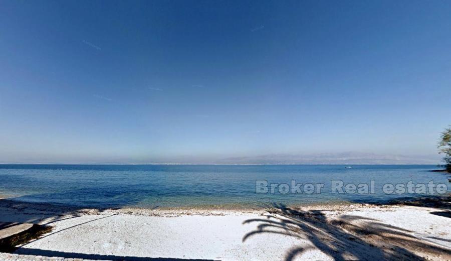 Isola di Brac, terreno edificabile a 300 m dal mare
