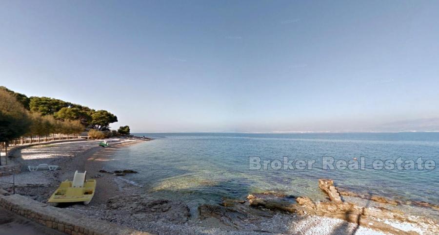 Island of Brac, building land 300 m from the sea