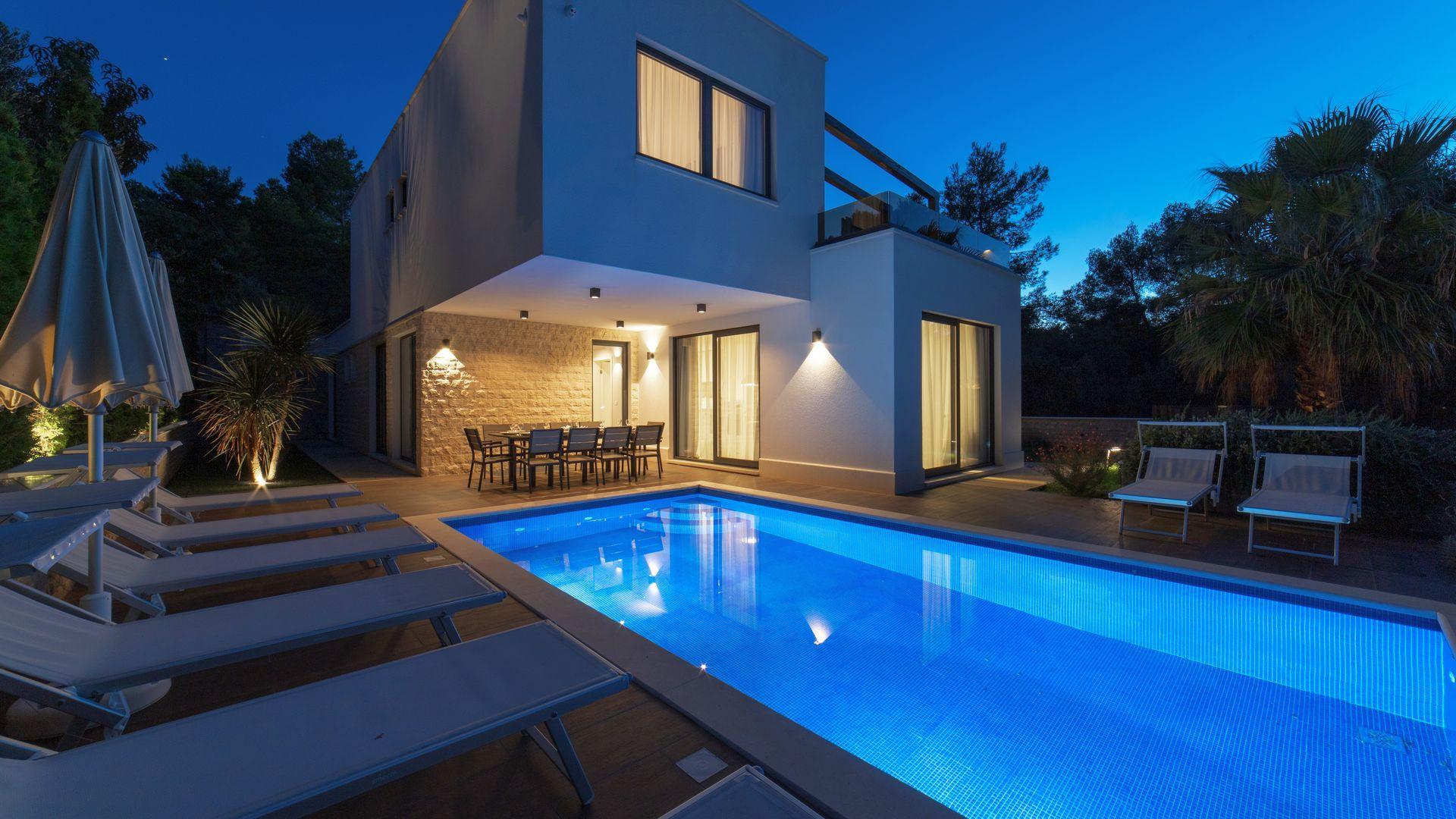 01-2021-07-island-ciovo-villas-de-luxe-for-sale