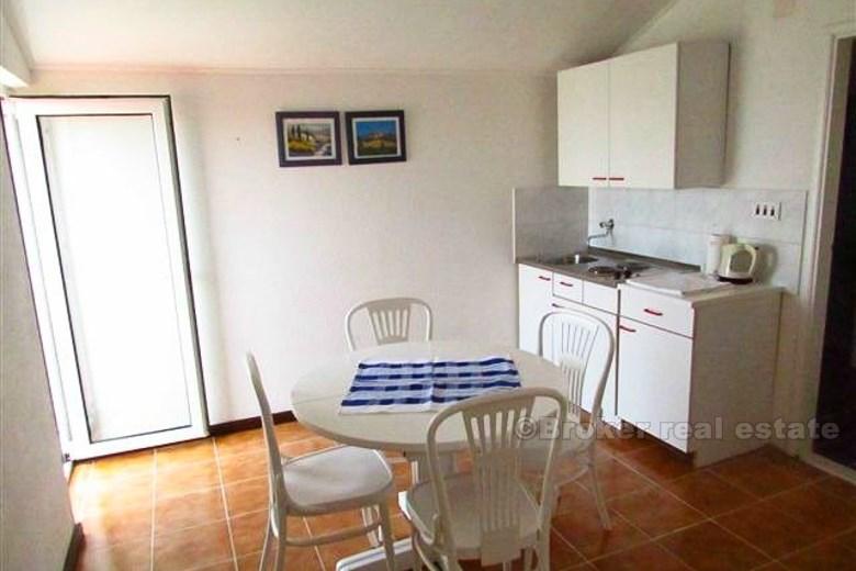 Insel Ciovo, schöne Villa erste Reihe zum Meer